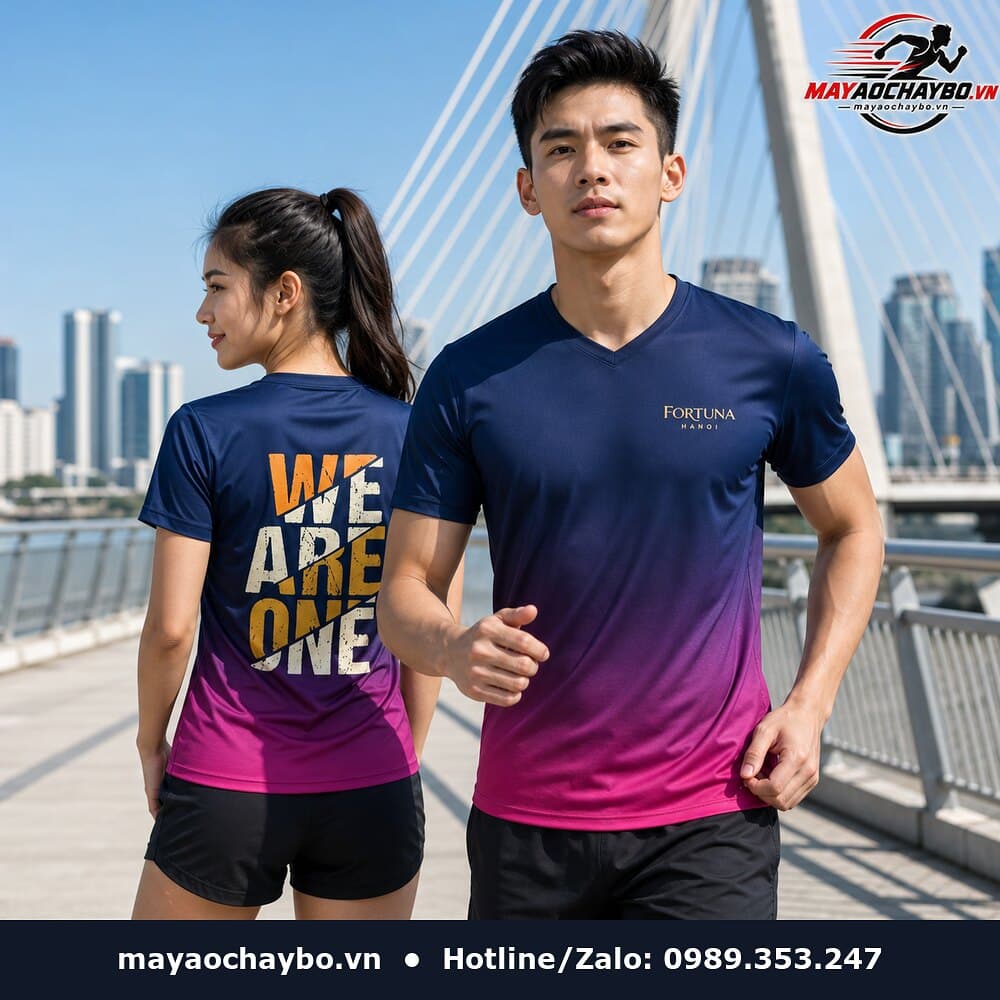 Người mẫu mặc áo chạy bộ Fortuna gradient xanh hồng tím