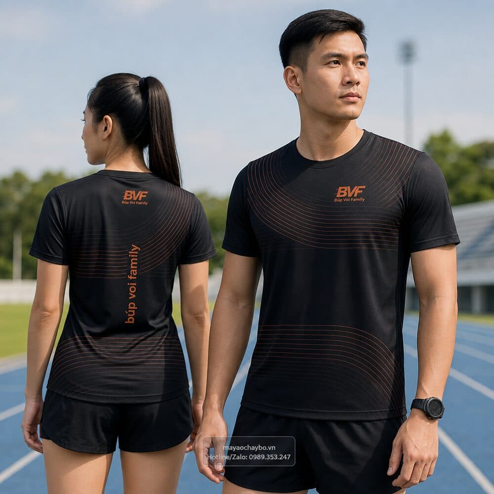 Người mẫu mặc áo chạy bộ BVF black and orange team shirt