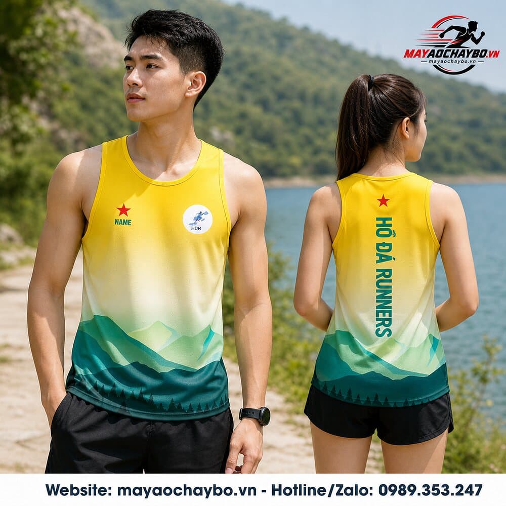 Áo chạy bộ thiết kế riêng HỒ ĐÁ RUNNERS vàng xanh trên người mẫu
