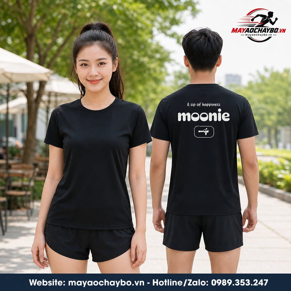 Áo chạy bộ Moonie màu đen trên người mẫu nam nữ